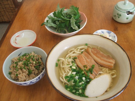 沖縄そば《米八そば》