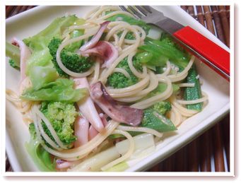 【簡単パスタレシピ】野菜たっぷりぺペロンチーノ