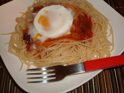 半熟卵のトマトパスタ【レシピ】