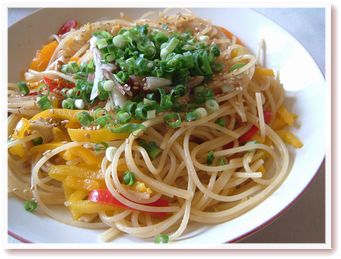 ３色ピーマンのパスタ