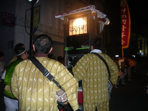 沖縄市中の町青年会のエイサー