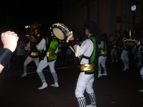 沖縄市中の町青年会のエイサー