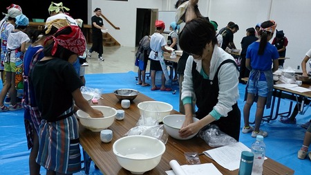 宜野湾市中央公民館沖縄そば親子手打ち教室