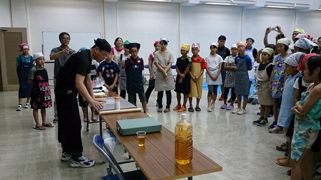 宜野湾市中央公民館沖縄そば親子手打ち教室