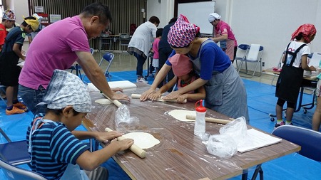 宜野湾市中央公民館沖縄そば親子手打ち教室