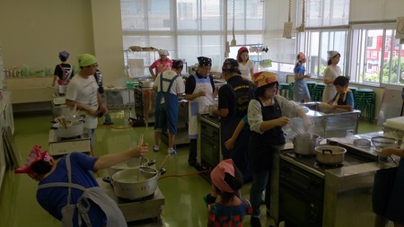 宜野湾市中央公民館沖縄そば親子手打ち教室