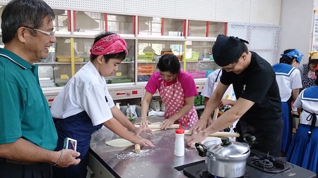 安慶田中学校特別支援学級手打ち教室