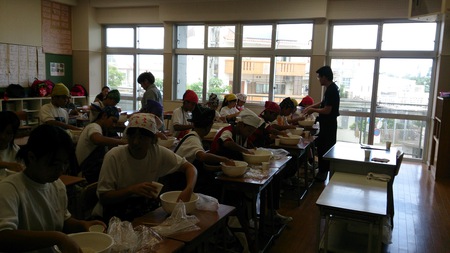 嘉手納中学校沖縄そば手打ち教室