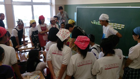 嘉手納中学校沖縄そば手打ち教室