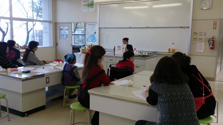 平敷屋小学校支援学級沖縄そば手打ち教室