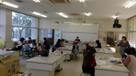 平敷屋小学校支援学級沖縄そば手打ち教室
