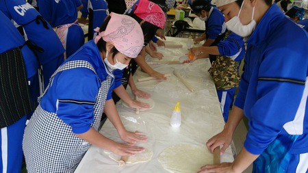 知念中学校沖縄そば手打ち教室