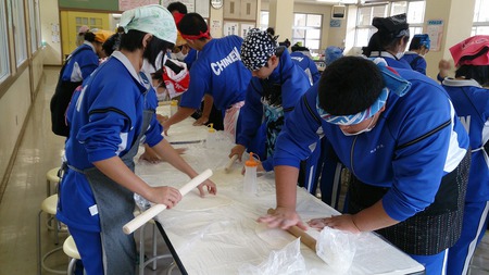 知念中学校沖縄そば手打ち教室