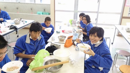 知念中学校沖縄そば手打ち教室