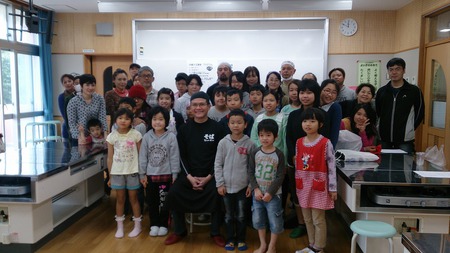 コザ小学校親子沖縄そば手打ち教室