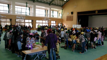 嘉数小学校親子沖縄そば手打ち教室