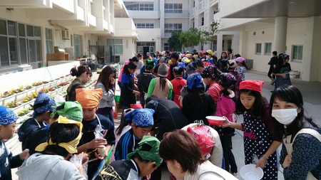 嘉数小学校親子沖縄そば手打ち教室