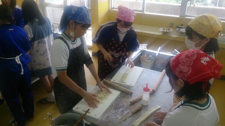 首里中学校沖縄そば手打ち教室