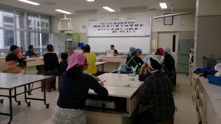 浦添中学校親子沖縄そば手打ち教室