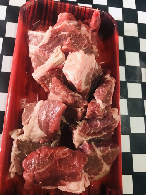 ステーキ肉でビーフシチュー トマト缶と安いワインで簡単 沖縄ひとりめし