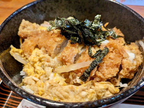 とんかつの店 ながた / 専門店の本格カツ丼