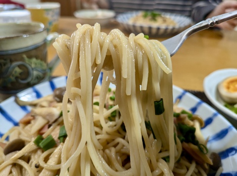 週末のパスタランチ / イワシとキャベツのパスタ & きのこの和風パスタ