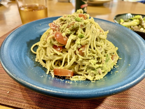 週末のパスタランチ / サバのトマトパスタ & アボカド・ツナのパスタ