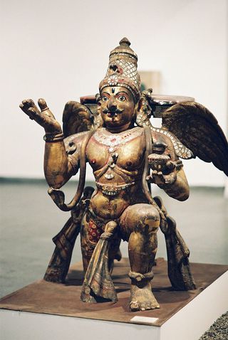 興福寺迦楼羅像：インド神話でビシュヌ神が乗る鳥・ガルダの
