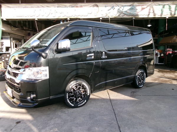 ハイエース　タイヤホイルセット取付