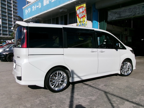 ステップワゴン　タイヤホイル取付