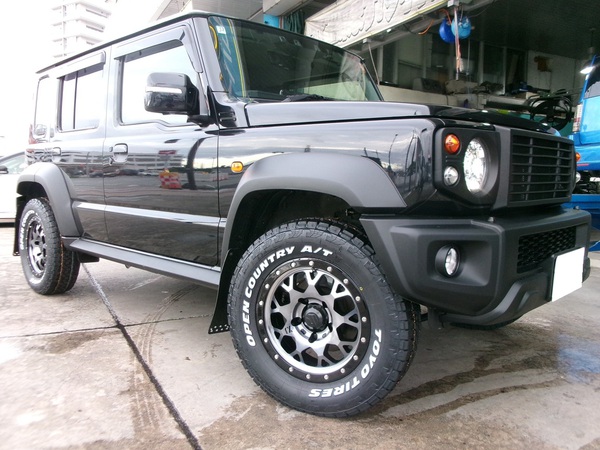 新車ジムニーノマド　タイヤホイル取付