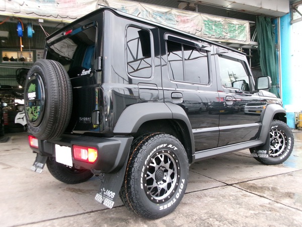 新車ジムニーノマド　タイヤホイル取付
