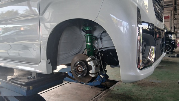 新車　スペーシア　車高調取付