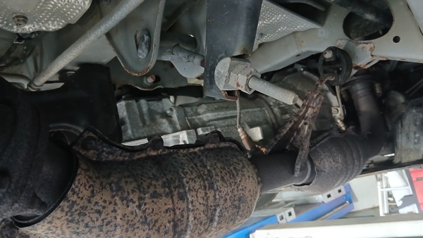 ハイエース　車高ダウンキット　取付