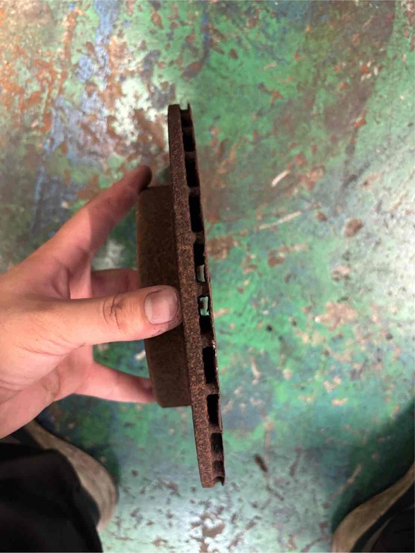 ブレーキパッドの残量に注意しましょう！