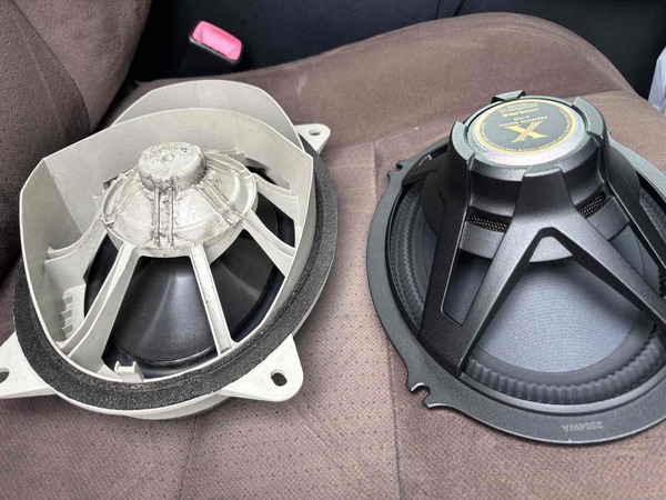 レクサスCT　スピーカー・サブウーファー取付