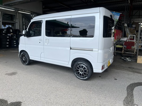 新車DAIHATSUハイゼットカーゴ・タイヤホイール取付 新車DAIHATSUハイゼットカーゴ・タイヤホイール取付