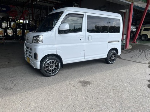 新車DAIHATSUハイゼットカーゴ・タイヤホイール取付 新車DAIHATSUハイゼットカーゴ・タイヤホイール取付