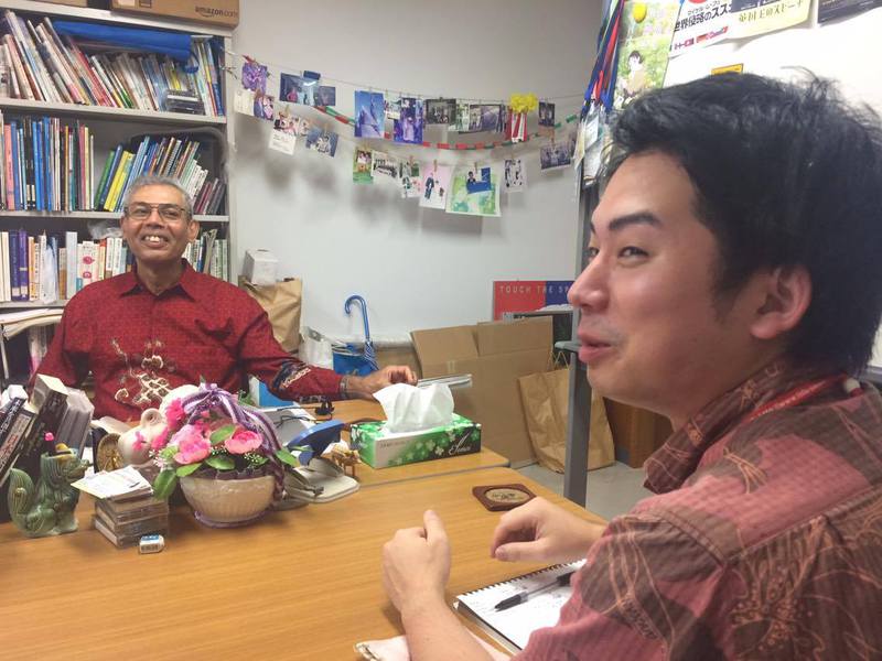 沖縄大学 人文学部 国際コミュニケーション学科 教授のディリープ・チャンドララール先生を訪ねてみました！