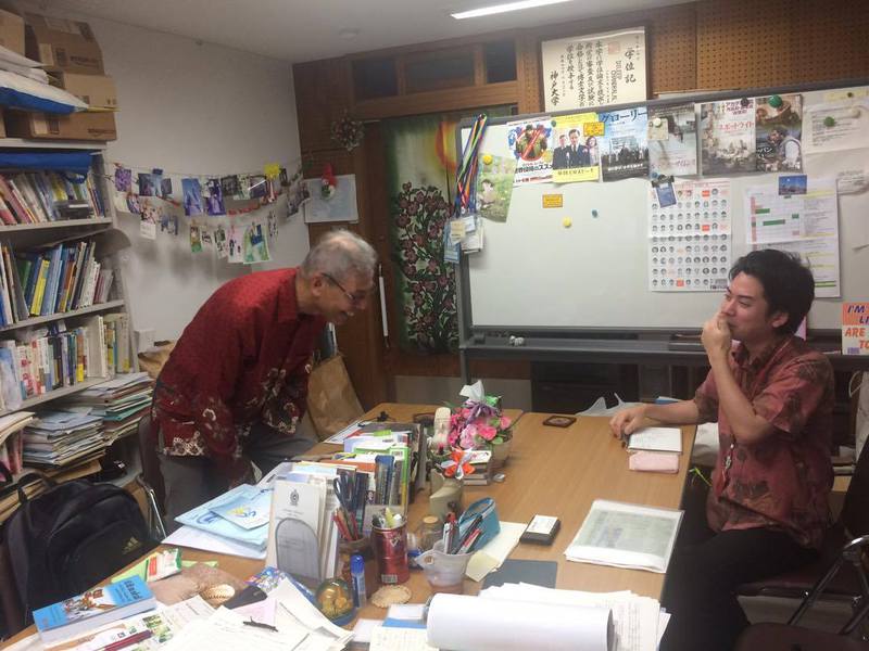 沖縄大学 人文学部 国際コミュニケーション学科 教授のディリープ・チャンドララール先生を訪ねてみました！