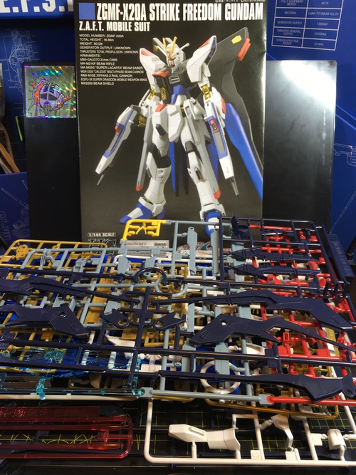 ①完璧で究極のガンダム