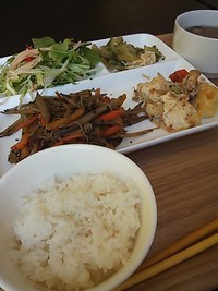 社員食堂のランチ 2013/08/08 18:41:27