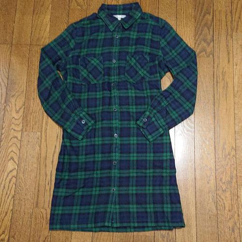UNIQLOのチュニックシャツ。