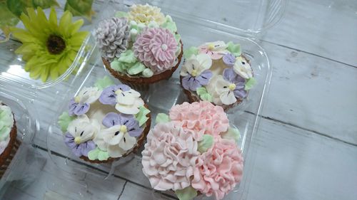 バターフラワーカップケーキ Petit Coffret プチ コフレ 沖縄フラワーケーキ スイーツ教室
