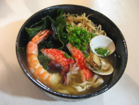 「沖縄そば博物館」（歓会門）