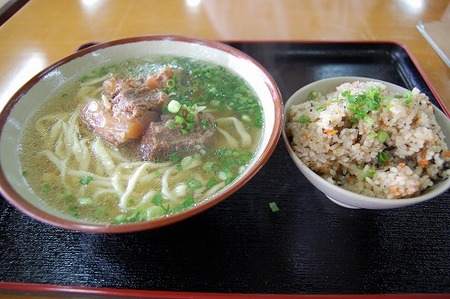 首里屋