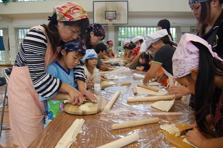 沖縄そば　沖縄そば伝道師　高原小学校　手打ち教室