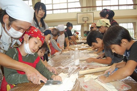 沖縄そば　沖縄そば伝道師　高原小学校　手打ち教室