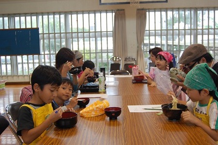 沖縄そば　沖縄そば伝道師　高原小学校　手打ち教室