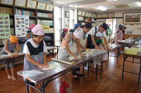 沖縄そば手打ち教室（港川学童クラブ）